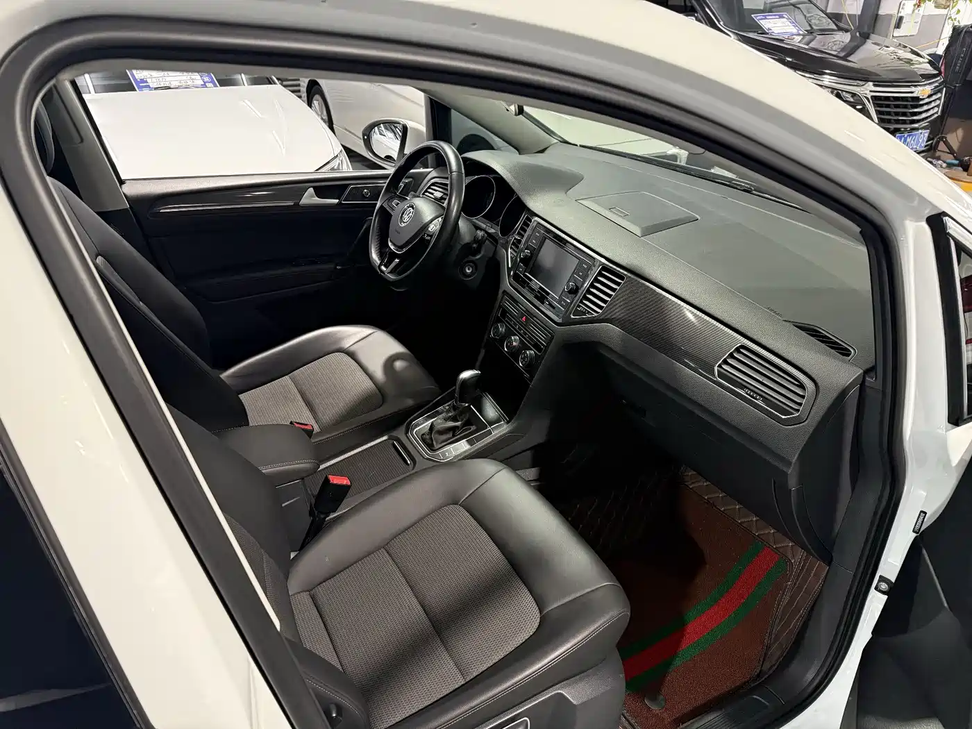 Volkswagen Golf Sportsvan 2018 230TSI Automatic Progressive фото 11