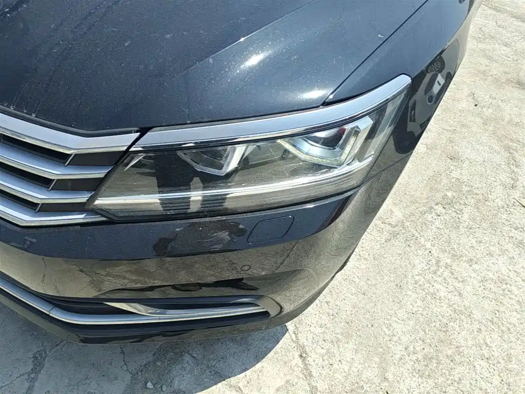 Volkswagen Passat 2017 330TSI DSG Luxury фото 24