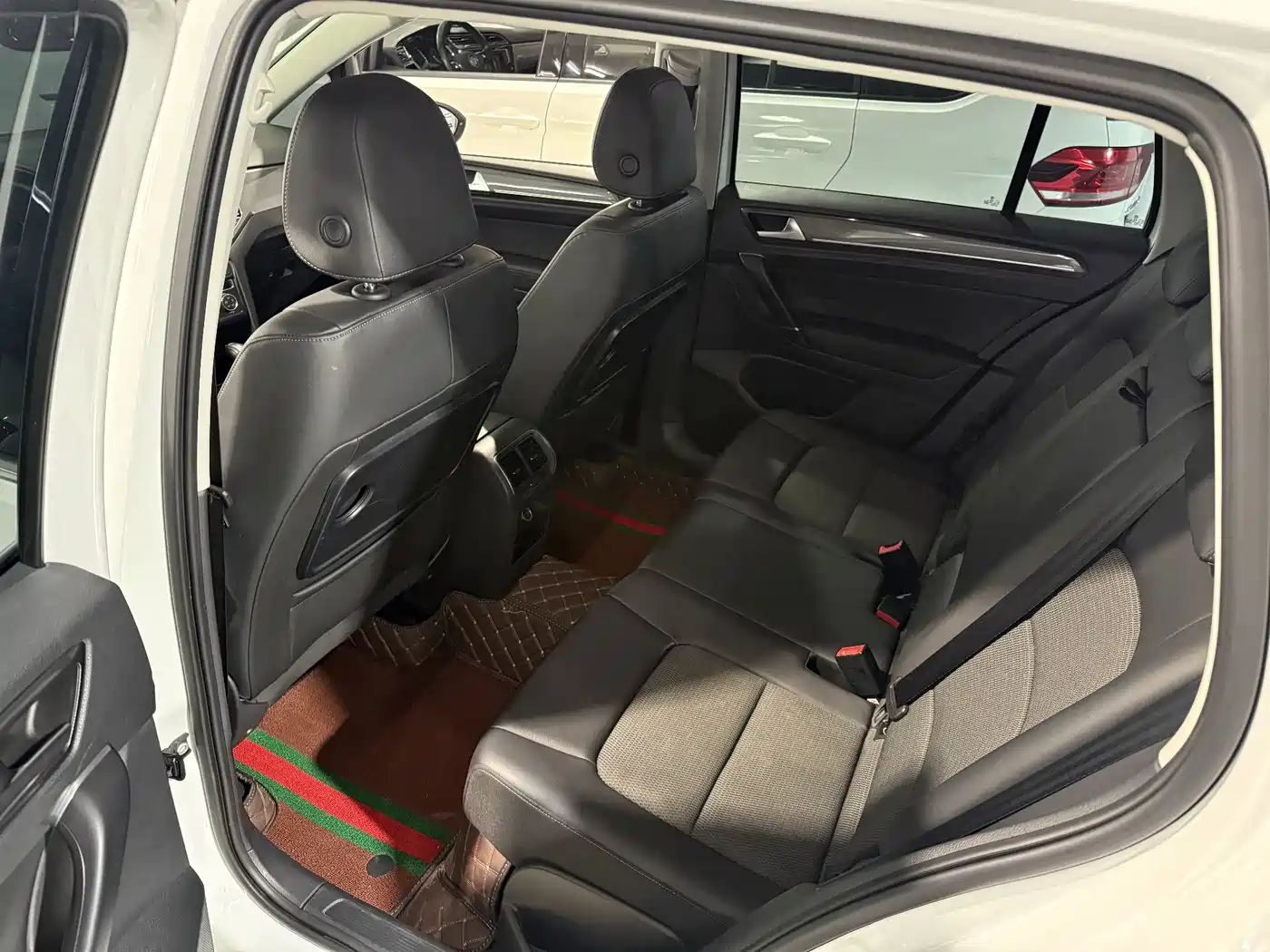 Volkswagen Golf Sportsvan 2018 230TSI Automatic Progressive фото 13