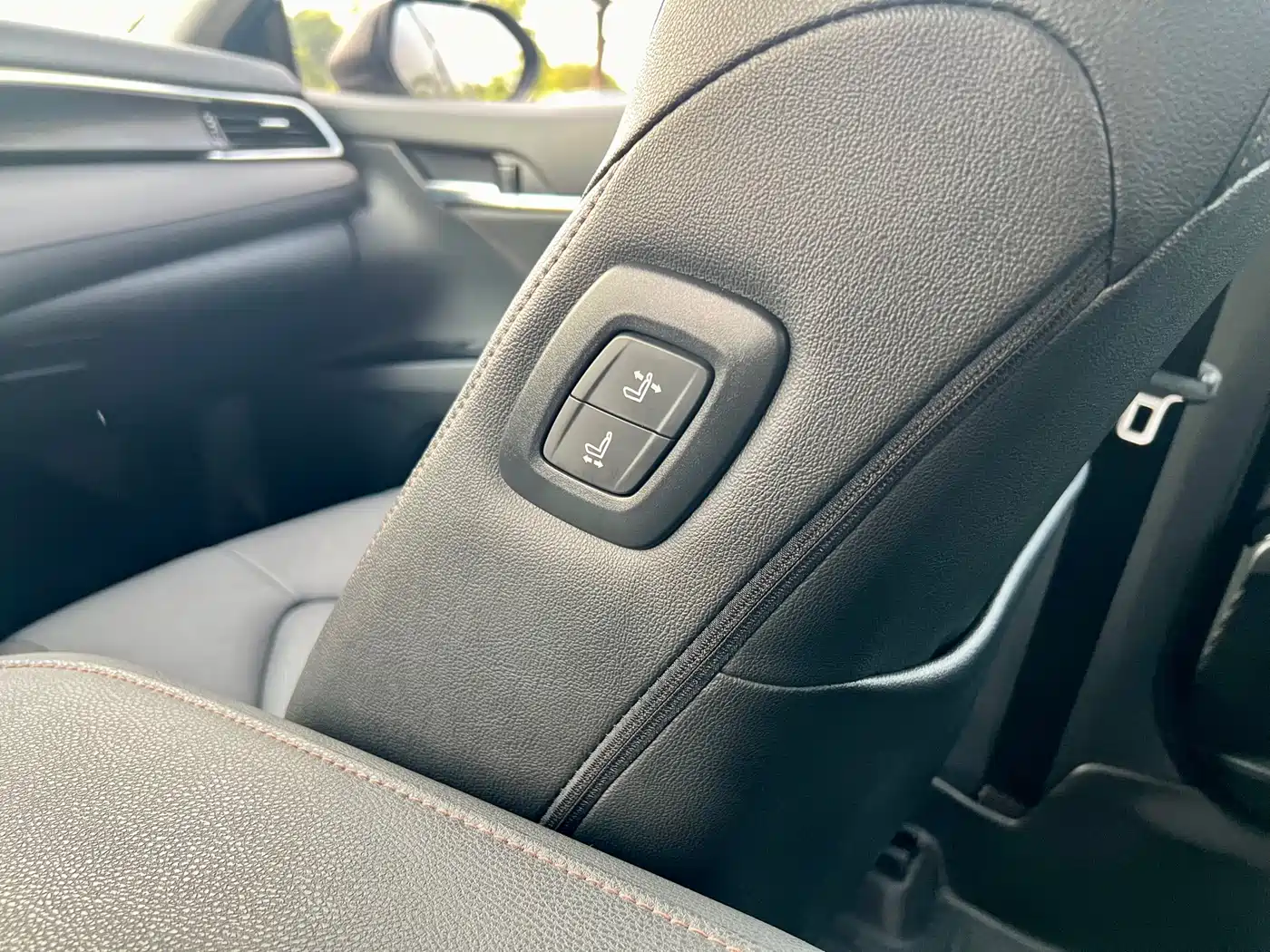 Toyota Camry 2021 2.0G Luxury Edition фото 23