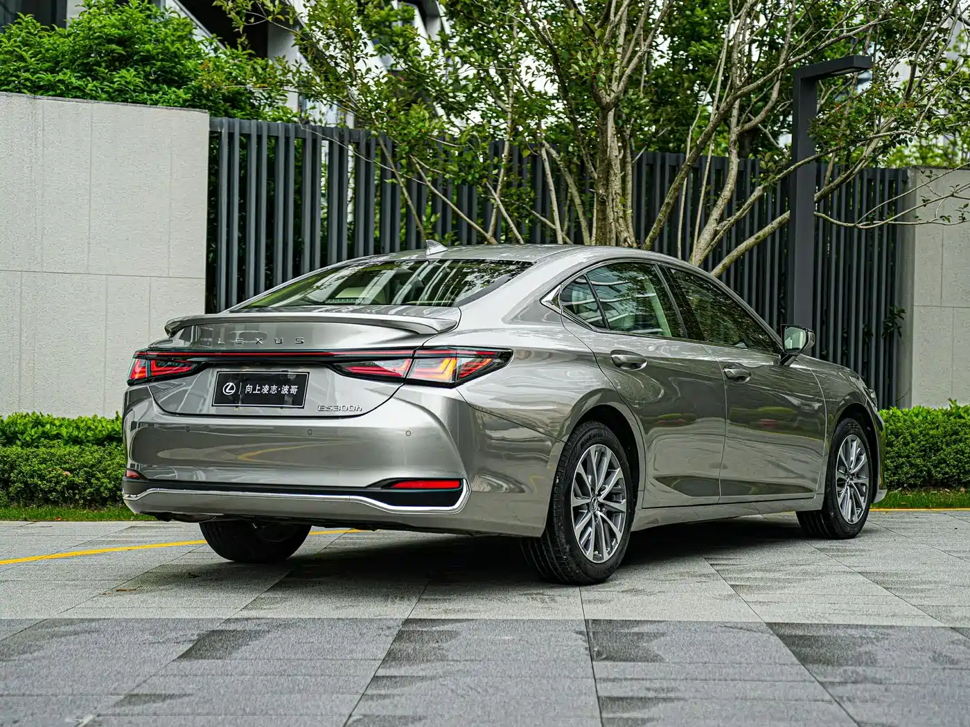 Lexus ES 2025 300h Ultimate Edition фото 4