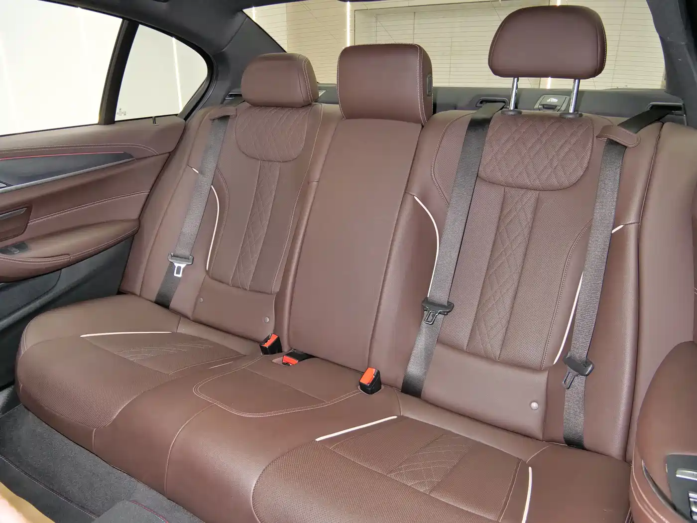 BMW 5 Series New Energy 2022 535Le M Sport Package фото 12