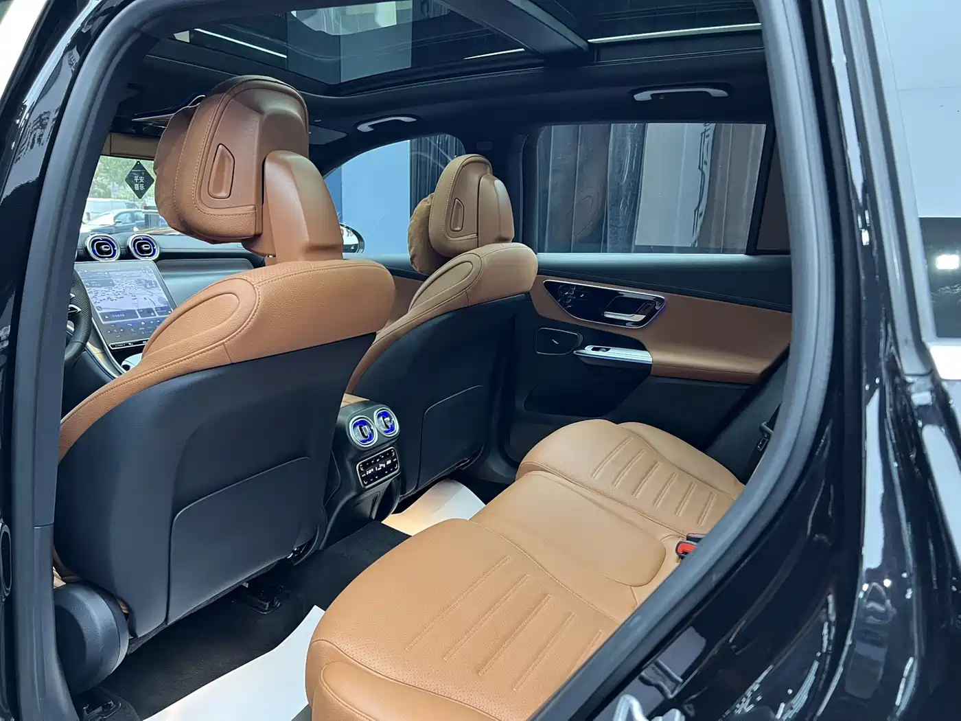 Mercedes-Benz GLC 2024 GLC 260 L 4MATIC Luxury 5-seater фото 9