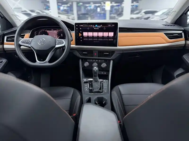 VOLKSWAGEN BORA