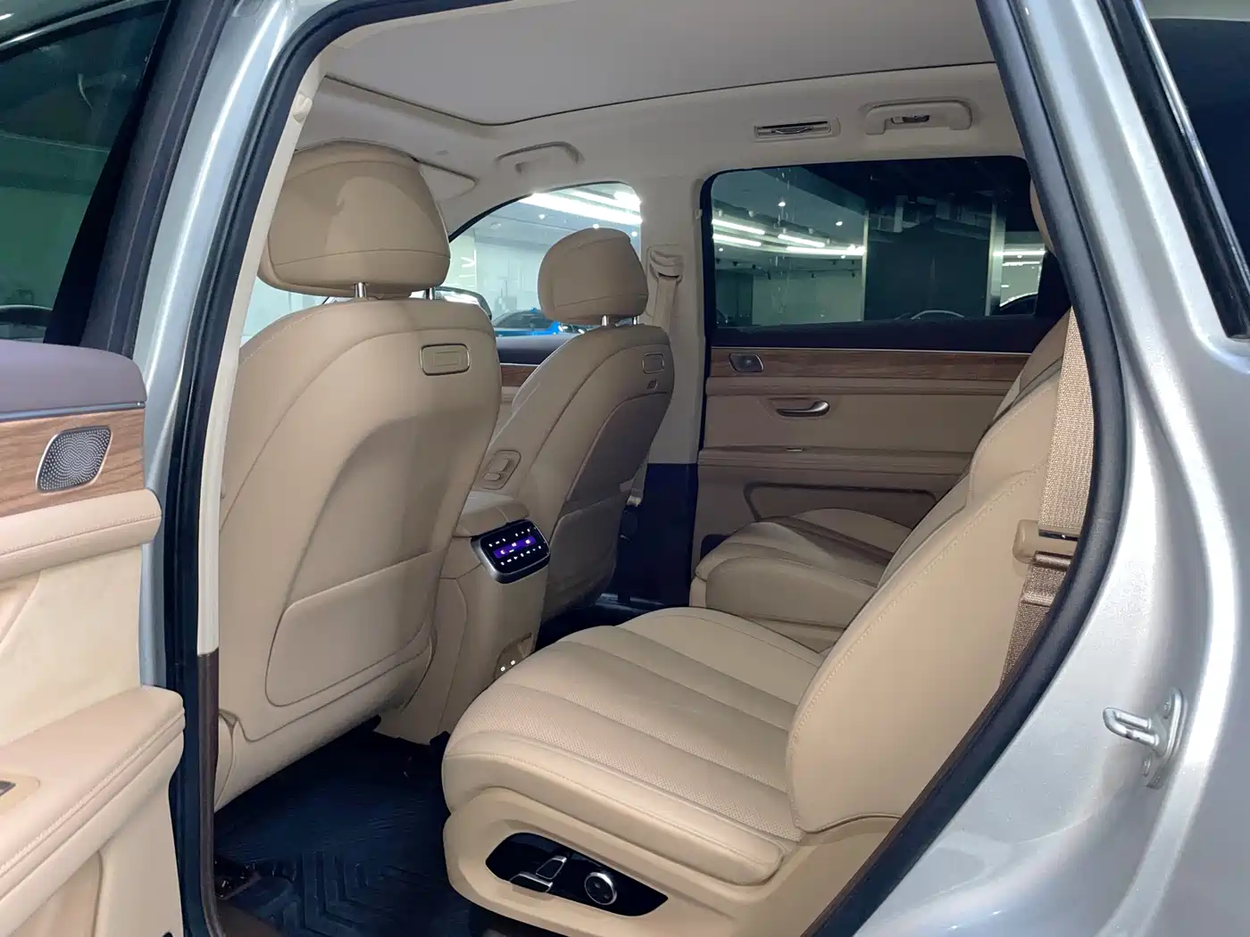 AITO Wenjie AITO M7 2024 1.5T Smart Drive 4WD Ultra 6-seater фото 6