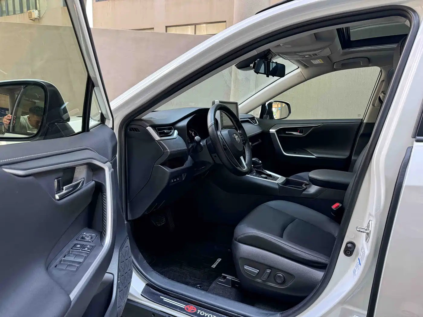 Toyota RAV4 Rongfang 2020 2.0L CVT 4WD Premium Edition фото 7