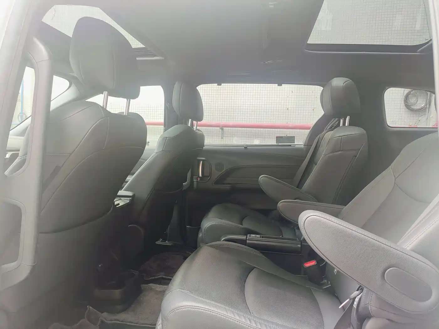 Toyota Sienna 2021 2.5L Hybrid Ultimate Edition фото 10