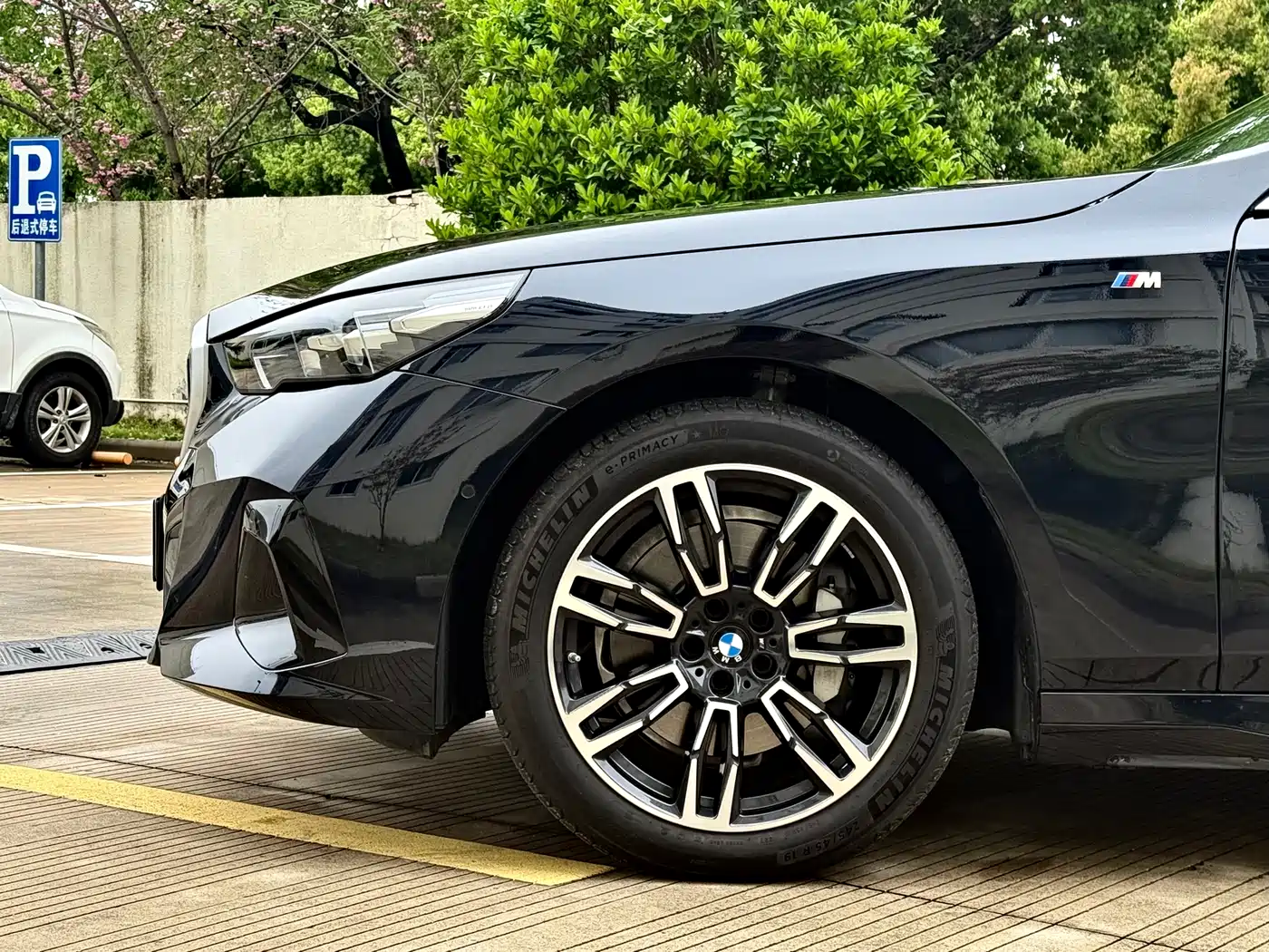 BMW 5 Series 2024 525Li Luxury Package фото 16