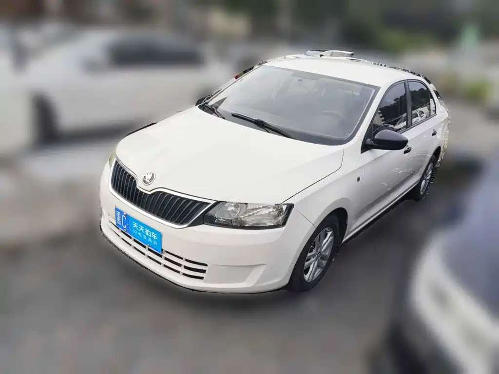 Фото 1 - Škoda Rapid