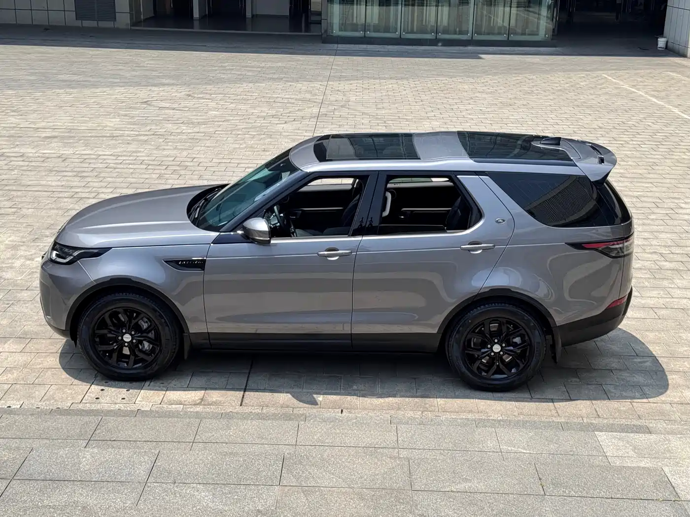 Land Rover Discovery 2020 3.0 SC V6 SE фото 2