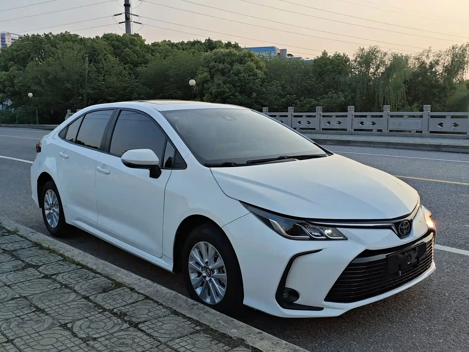 Photo 6 - Toyota Corolla