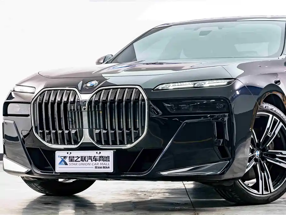 BMW 7 Series 2023 Facelift 740Li Exclusive M Sport Package фото 2