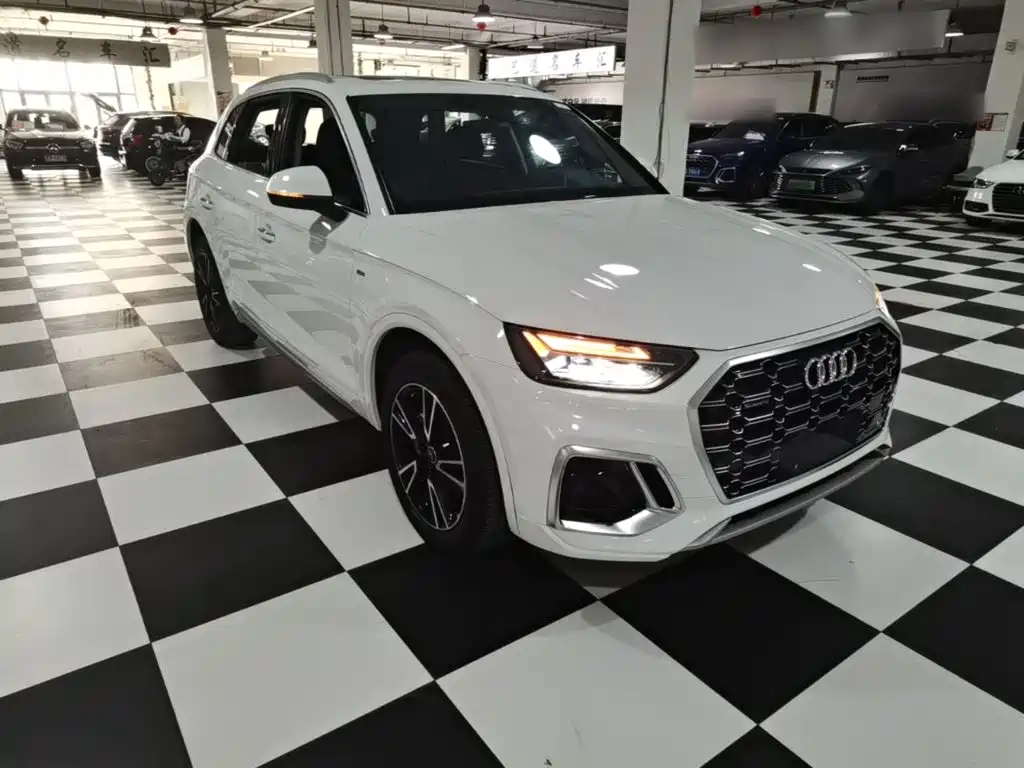 Photo 4 - Audi Q5L