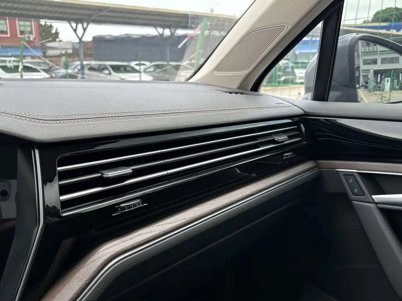 Volkswagen Touareg 2020 2.0TSI Rui Shang Edition China VI фото 12