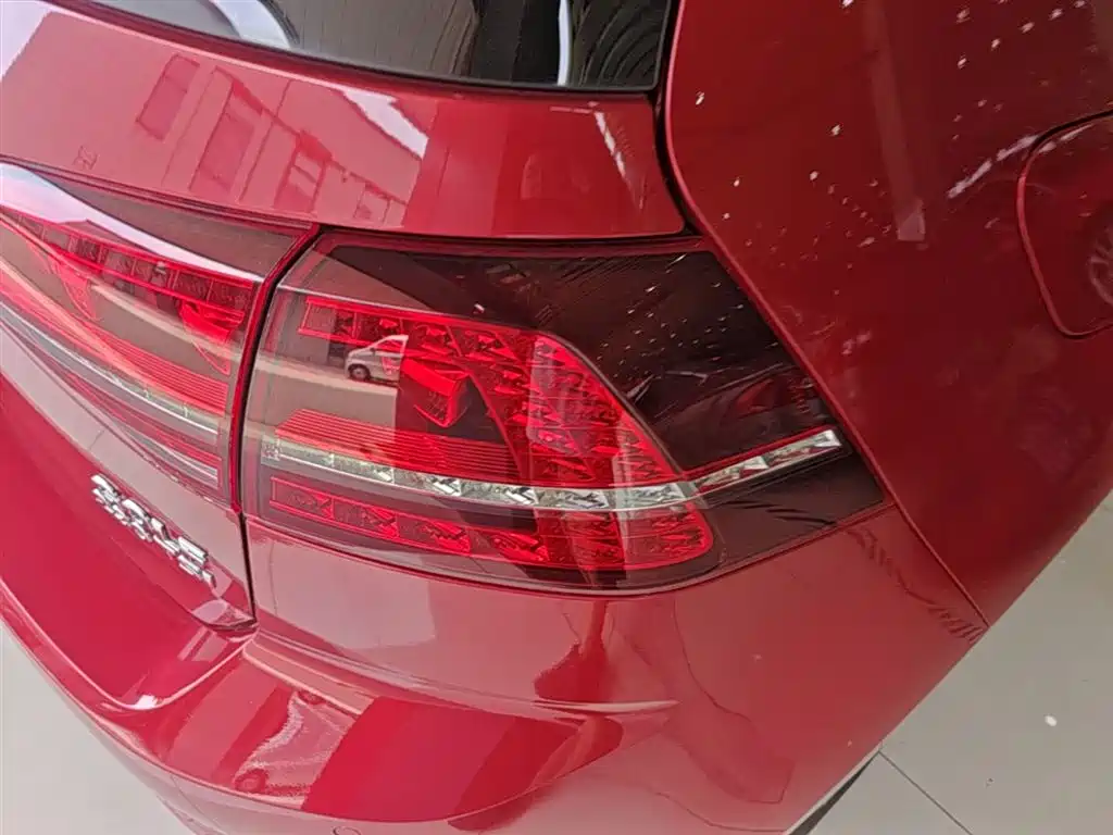 Volkswagen Golf 2017 230TSI Auto Comfort Millionth Anniversary Edition фото 8