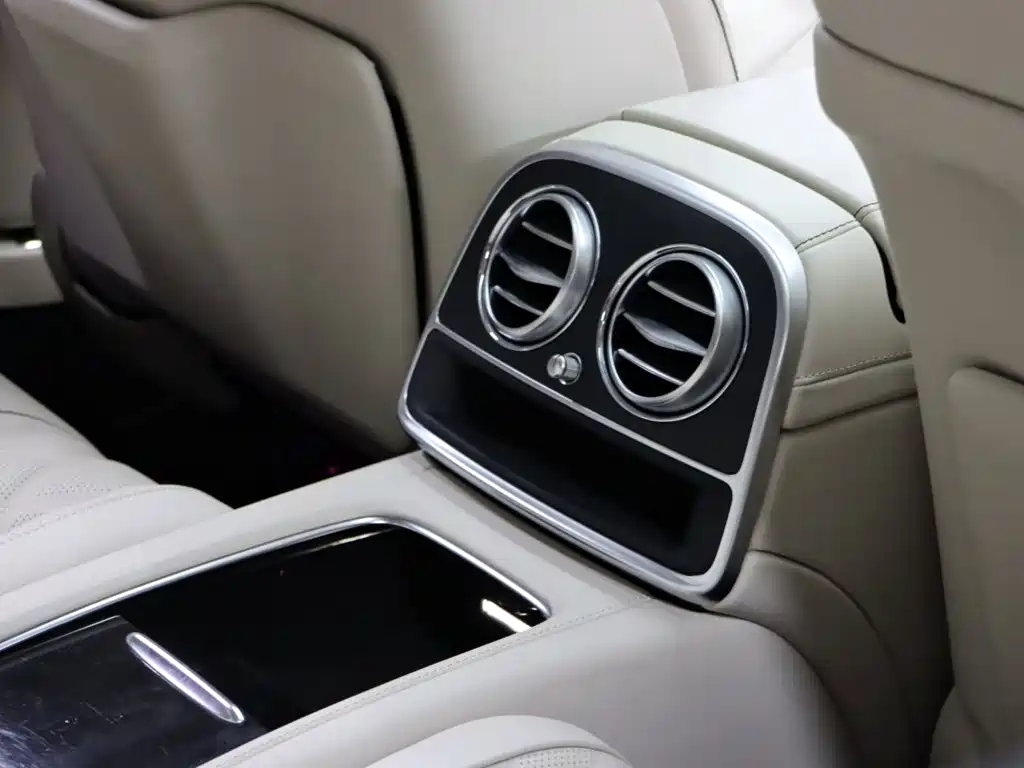 Фото 28 - Mercedes-Benz S-Class