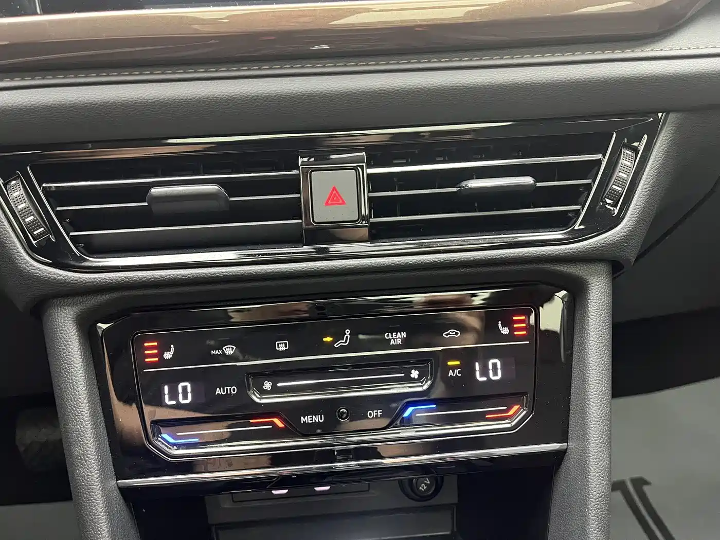Volkswagen Tharu 2022 280TSI FWD Luxury Edition фото 13