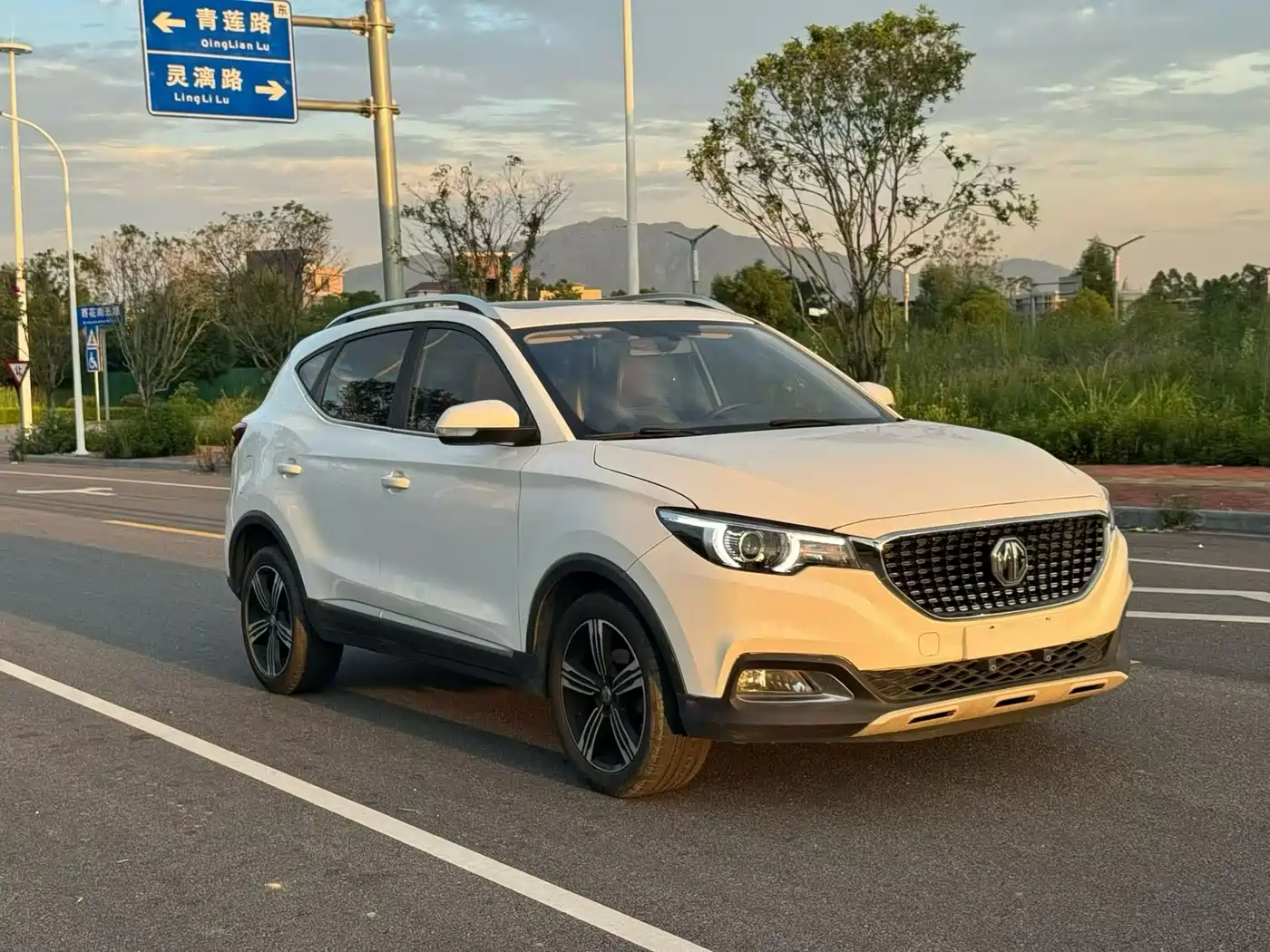 Фото 3 - MG ZS