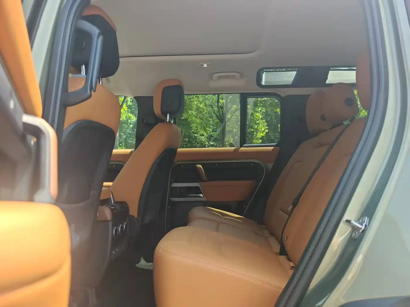 Land Rover Defender 2022 110 P400 Dark Special Edition фото 6