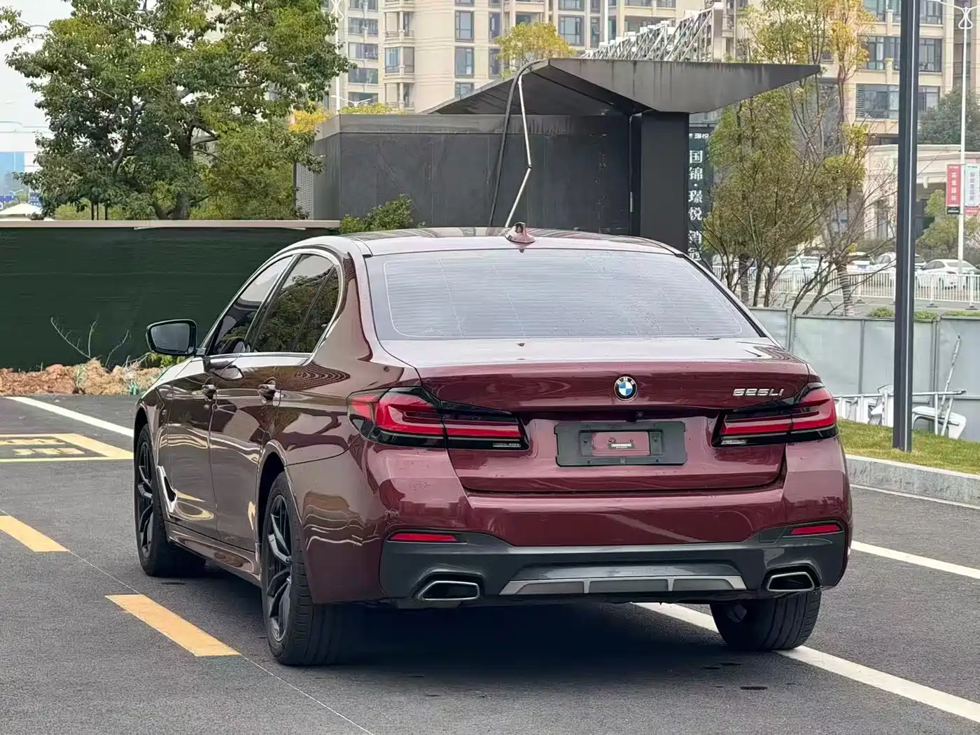 BMW 5 Series 2021 525Li M Sport Package фото 4