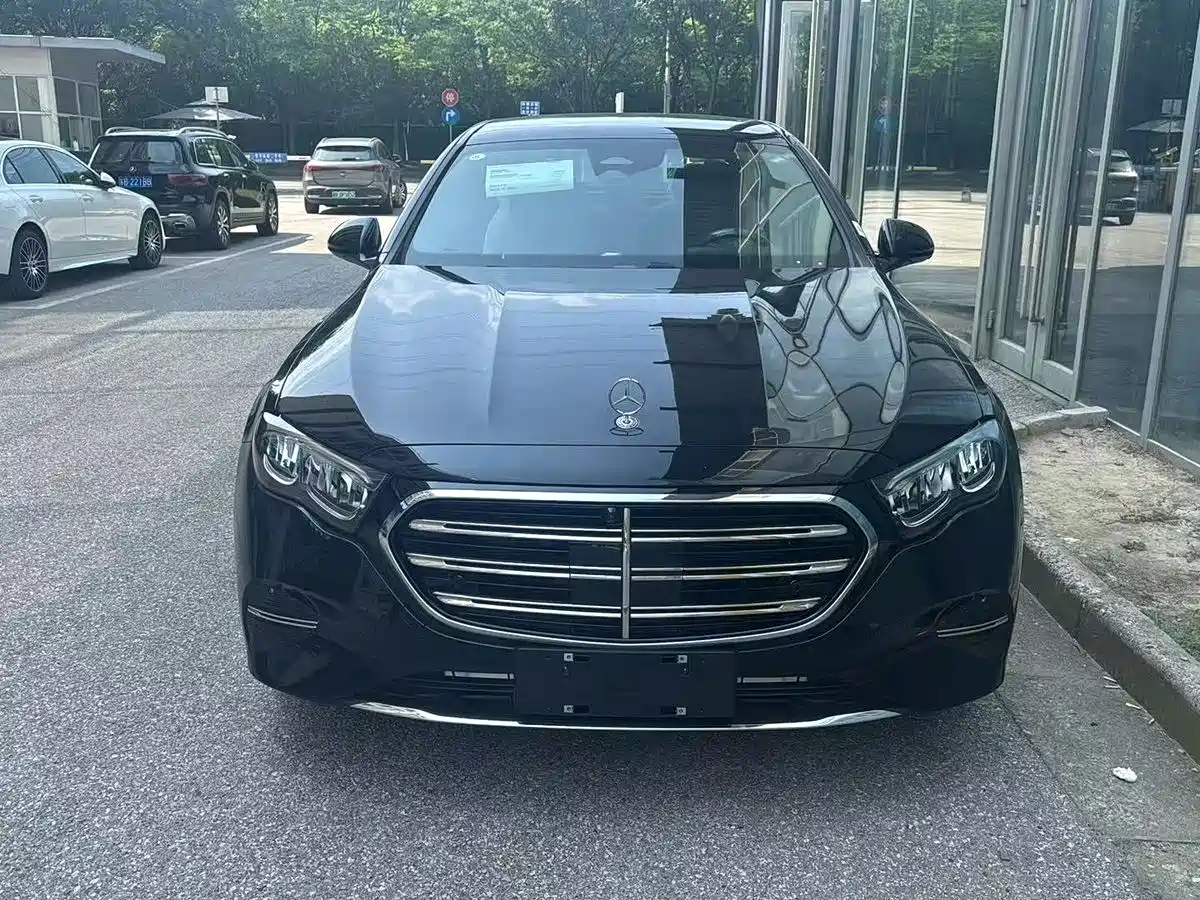 Mercedes-Benz E-Class 2026 E 260 L Classic Edition фото 4