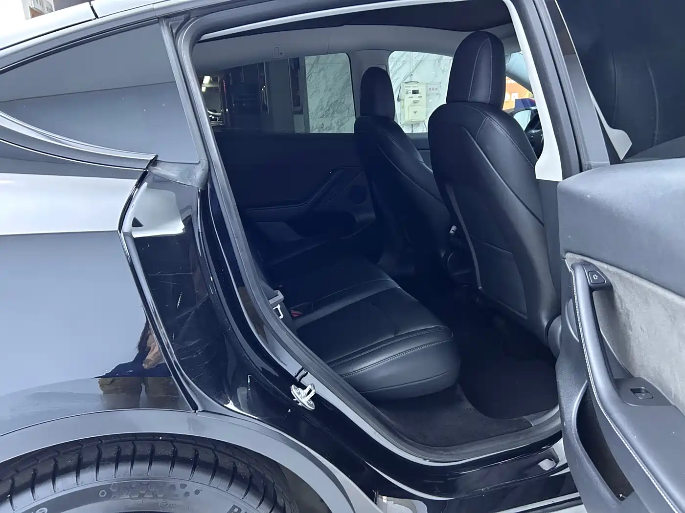 TESLA MODEL Y