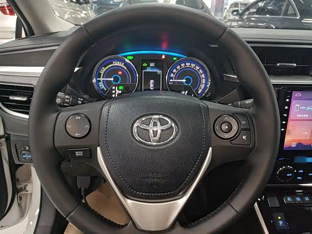 Toyota Corolla 2016 Dual Hybrid 1.8L E-CVT Elite Edition фото 11