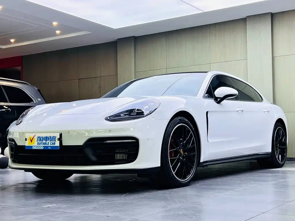 Фото 1 - Porsche Panamera