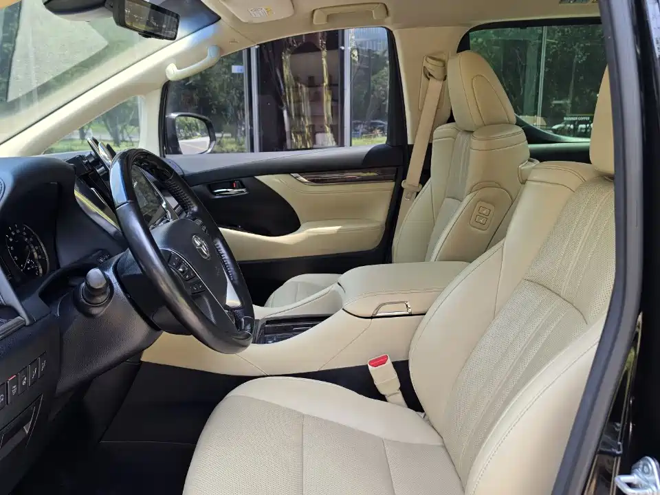 Toyota Alphard 2020 Hybrid 2.5L Gold Special Edition фото 3