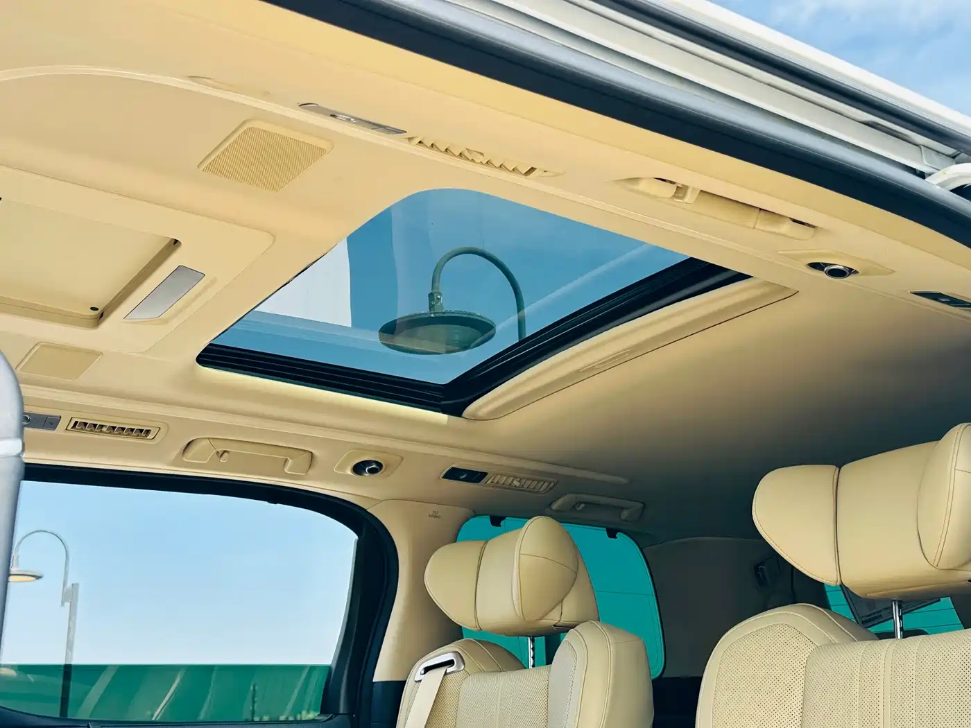 Toyota Alphard 2021 Hybrid 2.5L Premium фото 23