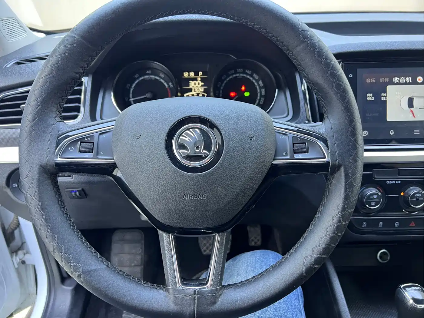 Škoda Kamiq 2023 1.5L Auto Comfort Edition фото 13