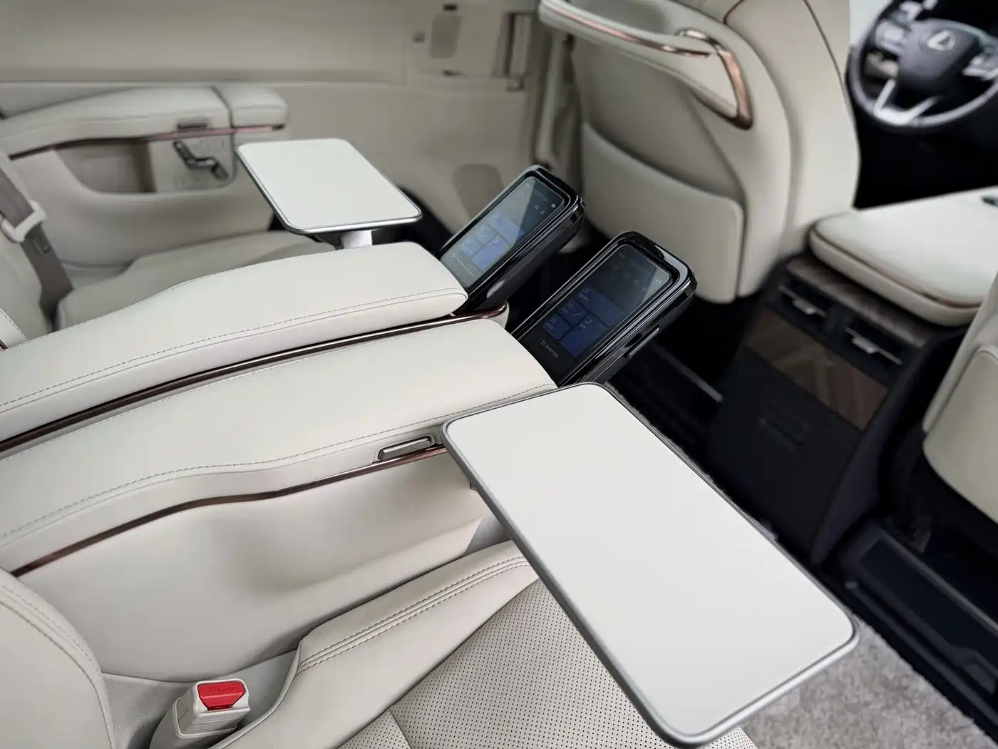 Lexus LM 2023 350h 7-Seater Elegance Edition фото 22
