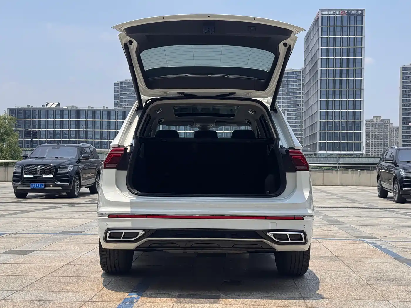 Volkswagen Tiguan L 2022 330TSI Auto 2WD R-Line Premium Edition фото 19