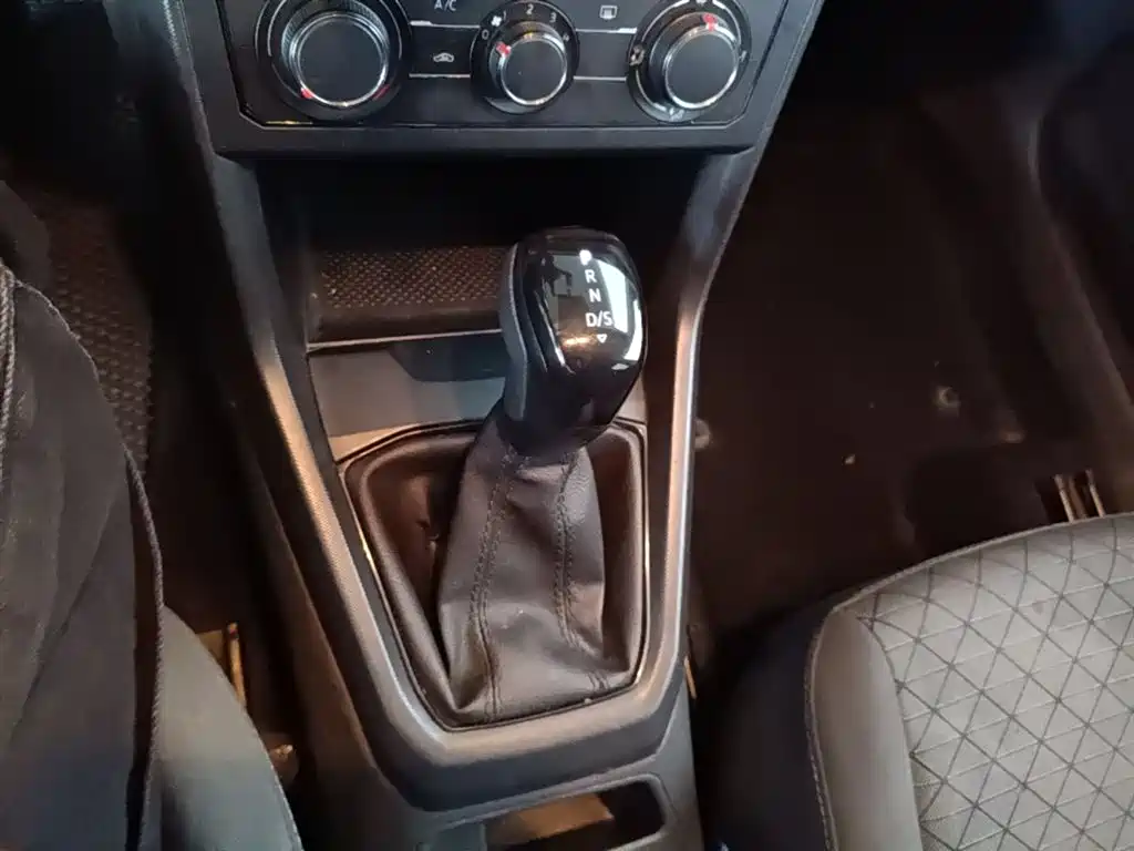 VOLKSWAGEN TU KAI