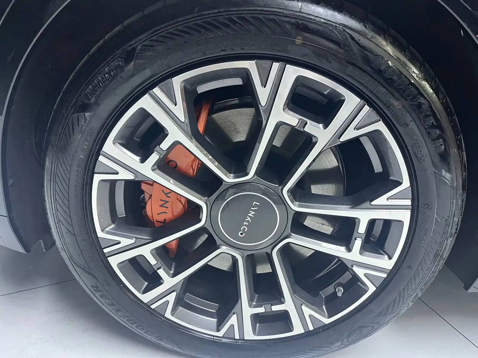 Photo 15 - Lynk & Co 900