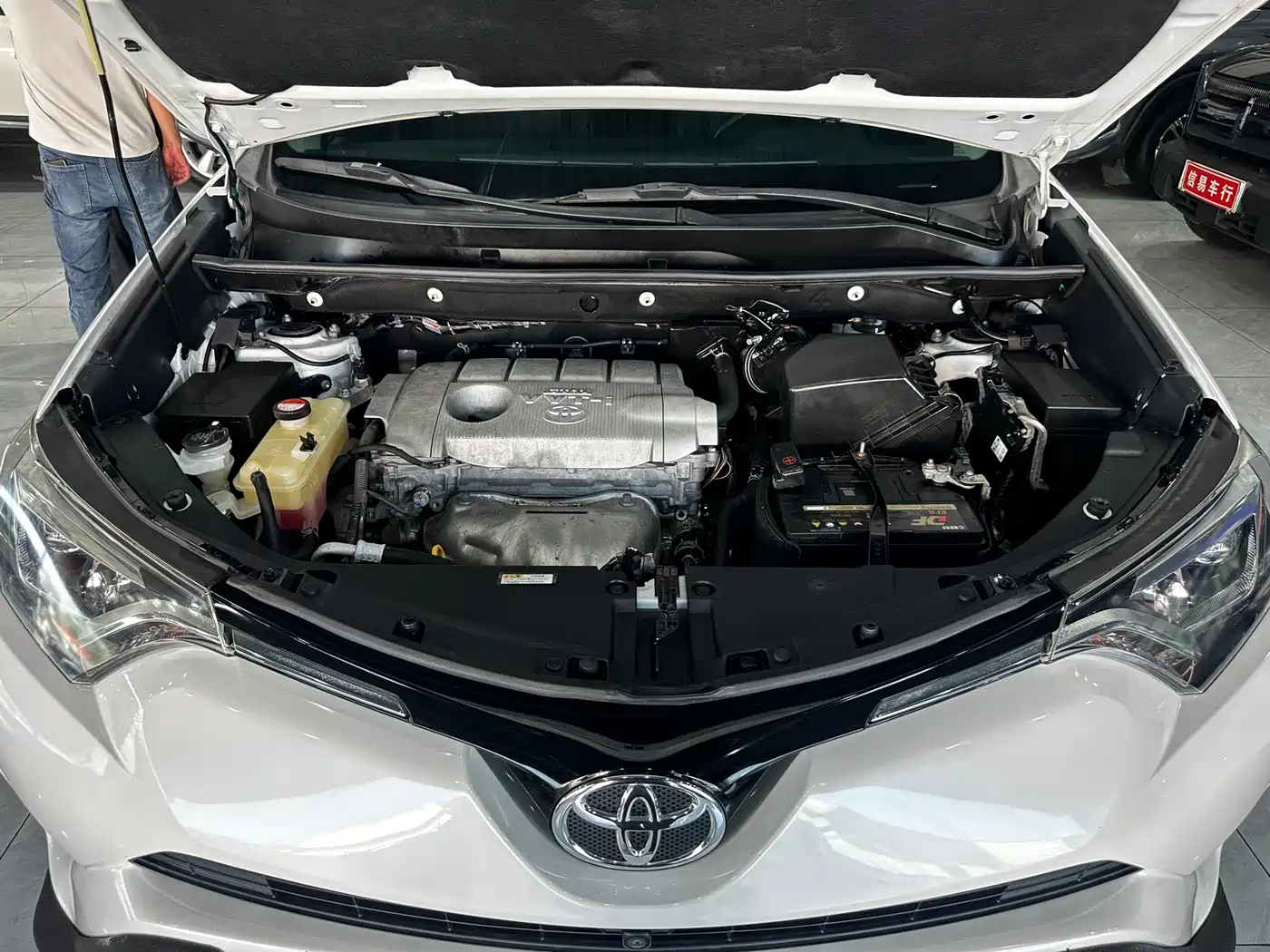 Toyota RAV4 Rongfang 2016 2.5L Automatic 4WD Elite фото 12