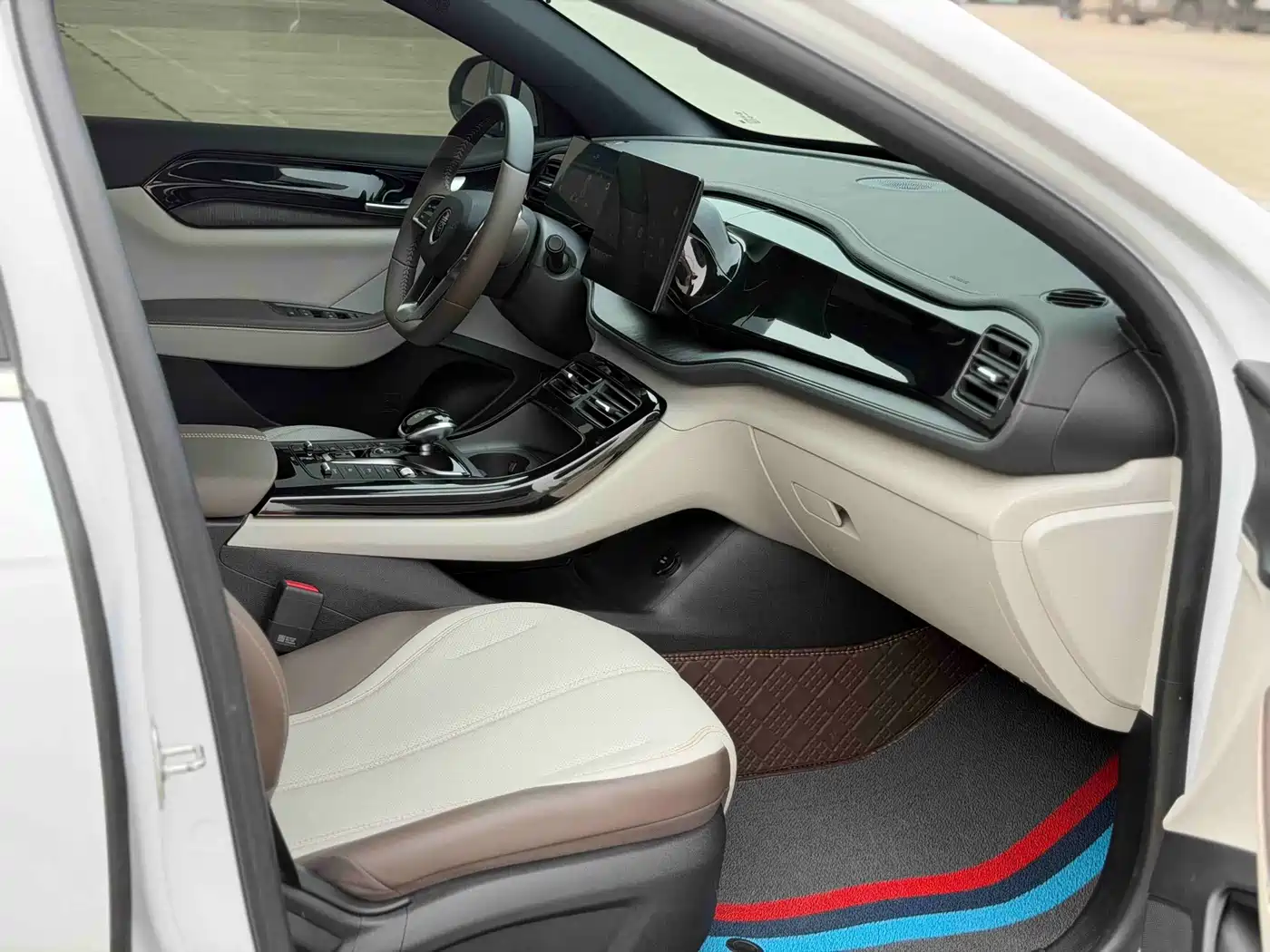 BYD Qin PLUS 2024 Glory Edition DM-i 55KM Leading фото 7