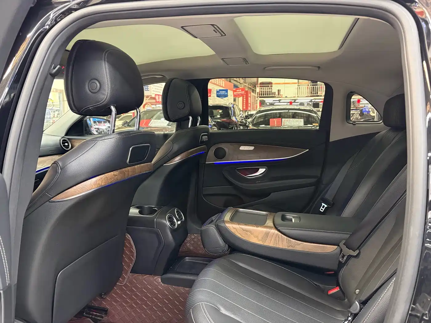 Mercedes-Benz E-Class 2017 E 300 L Luxury фото 6