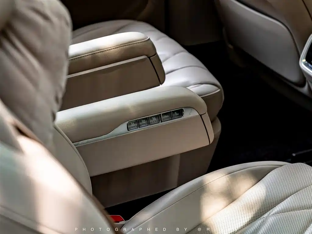 AITO Wenjie AITO M9 2024 Range Extender Ultra 52kWh 6-seater фото 13