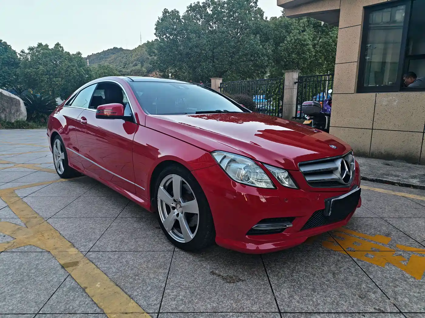 Mercedes-Benz E-Class (Import) 2012 E 200 CGI Coupe фото 3