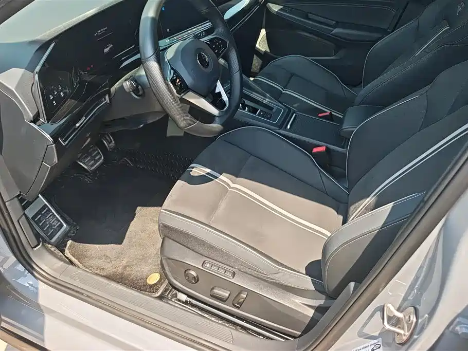 Volkswagen Golf 2023 Facelift 280TSI DSG R-Line фото 9
