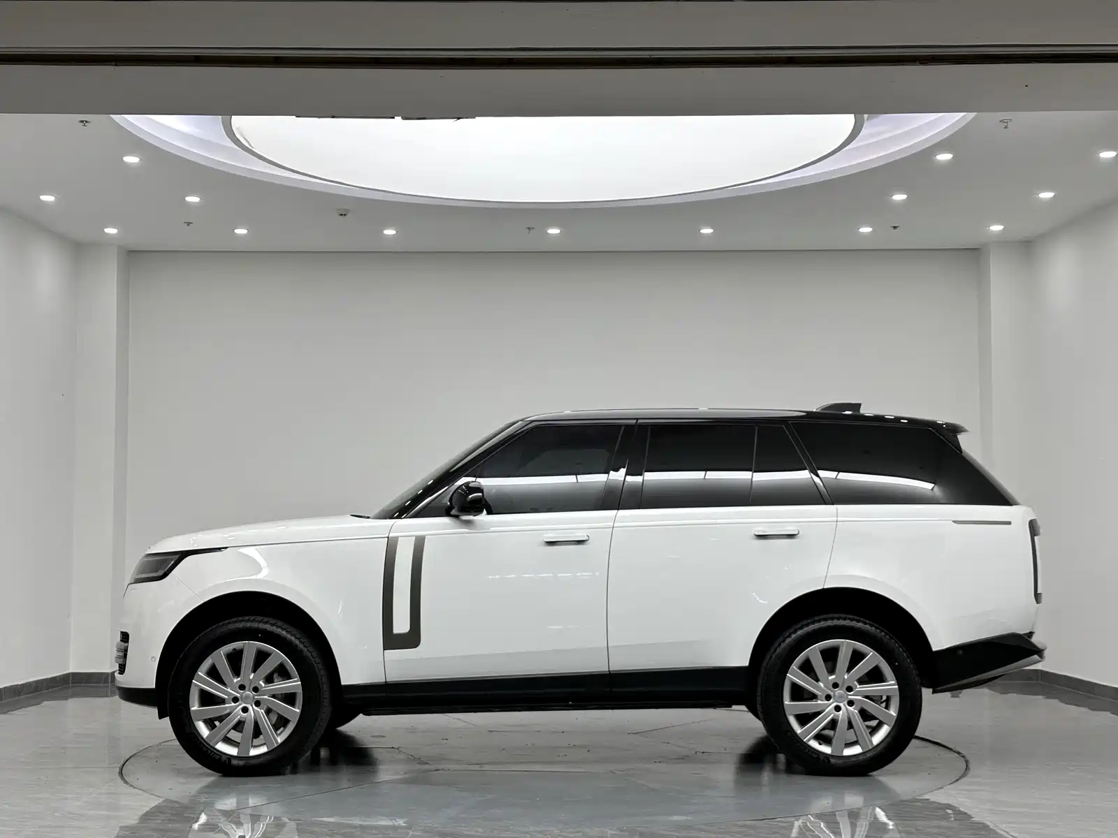 Photo 5 - Land Rover Range Rover