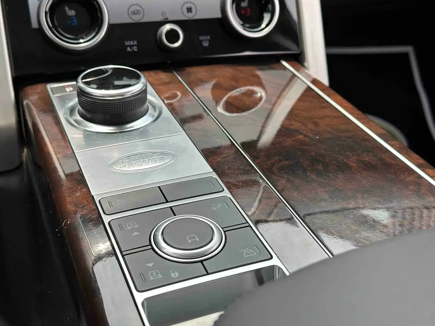 Land Rover Range Rover 2020 3.0 L6 Heritage Extended Edition фото 8
