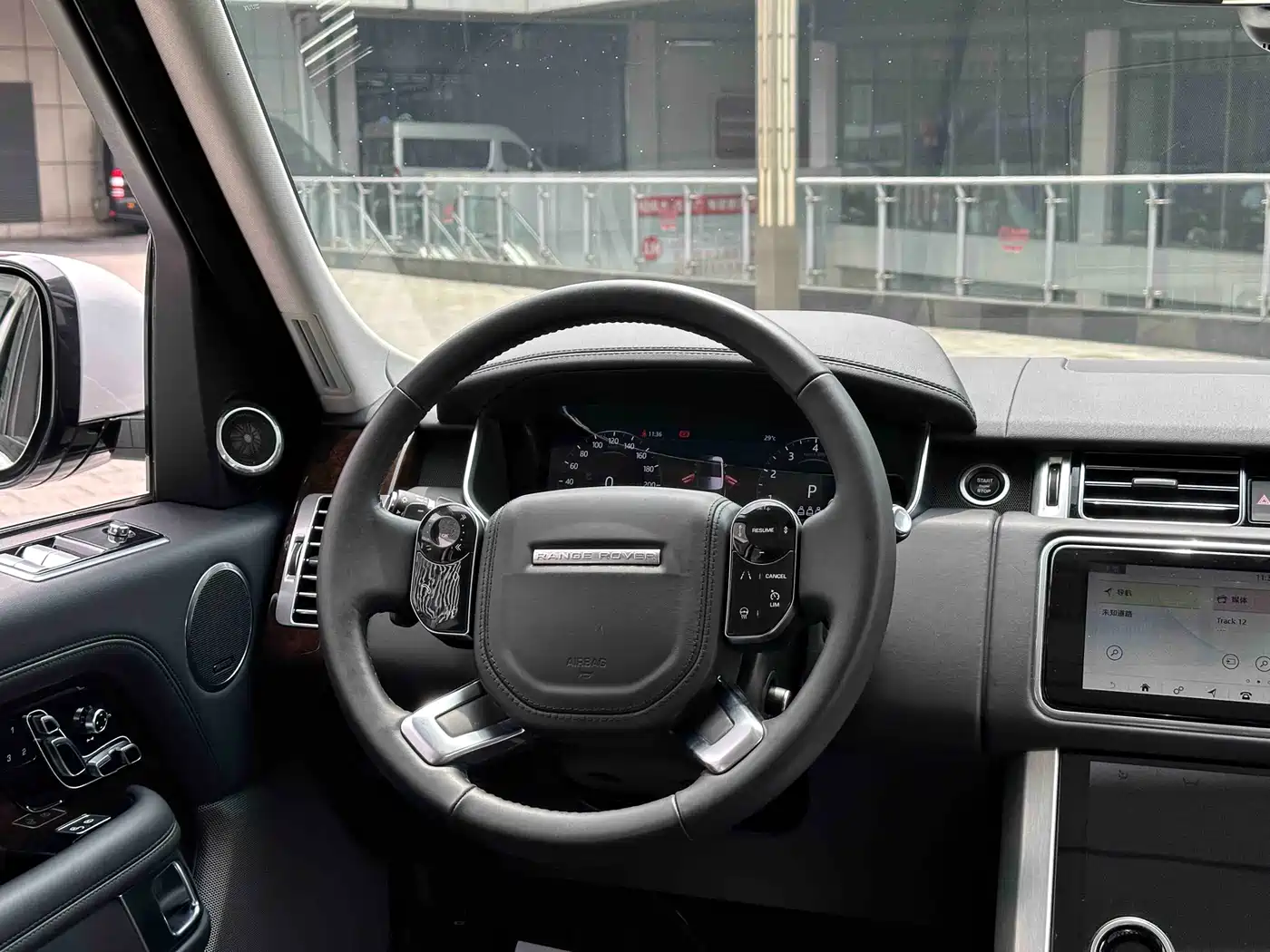 Land Rover Range Rover 2020 3.0 L6 Heritage Extended Edition фото 6