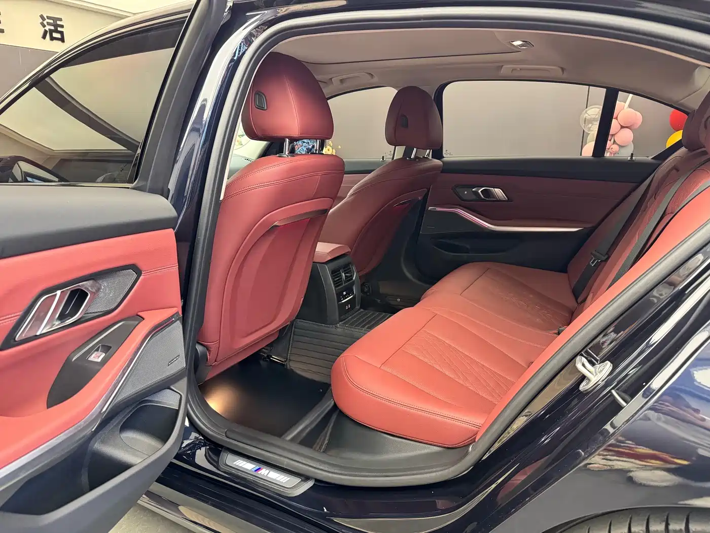 BMW 3 Series 2025 330Li M Sport Night Edition фото 9