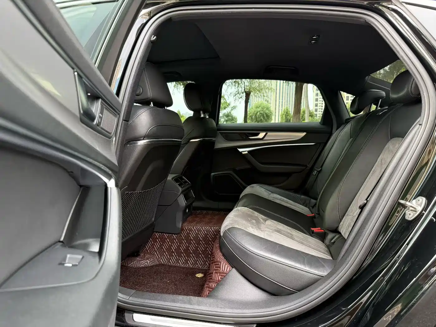 Фото 6 - Audi A6L