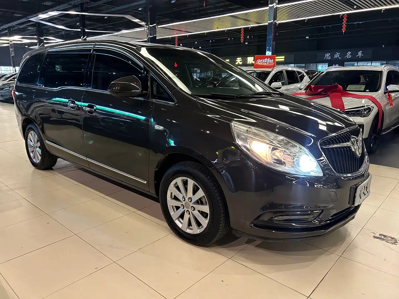 Buick GL8 2017 25S Premium Model China V фото 2