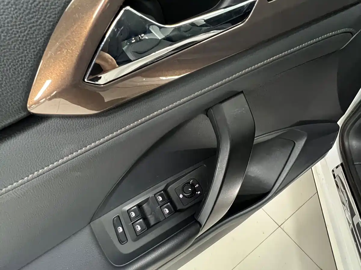 Volkswagen Tharu 2022 280TSI FWD Luxury Edition фото 15