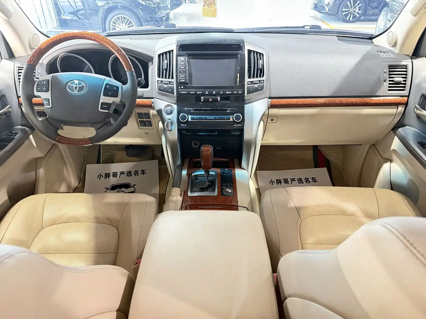 Toyota Land Cruiser 2012 4.6L Automatic VX-R фото 8