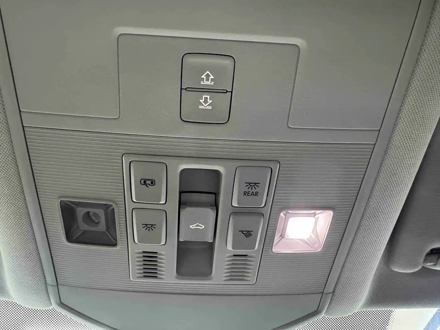 Volkswagen T-ROC 2022 280TSI DSG 2WD Comfort PLUS фото 14